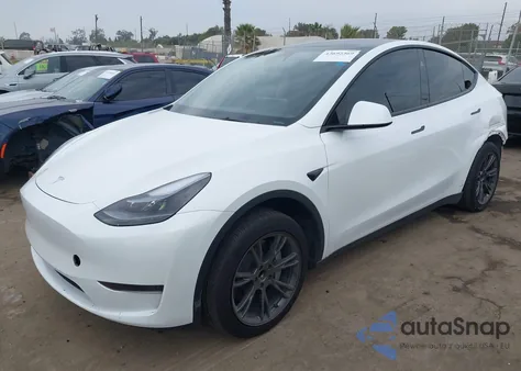 2025 Tesla Model Y Long Range Dual Motor Rear-Wheel Drive z USA, uszkodzony, nr VIN 7SAYGDED7SF229073